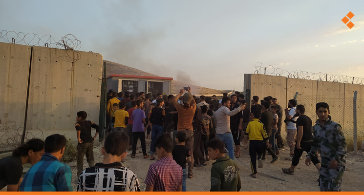 ريف إدلب.. نازحون يهاجمون نقطة لـ"الجندرما التركية" إثر إطلاقها النار على طفل يرعى أغنام