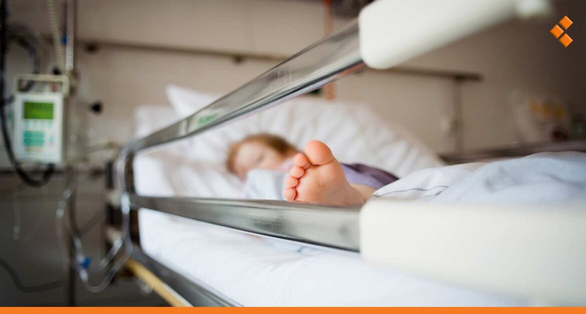 "كسور في القدمين واليدين والحوض".. طفلة في سلمية ضحية جديدة لضرب زوجة الأب