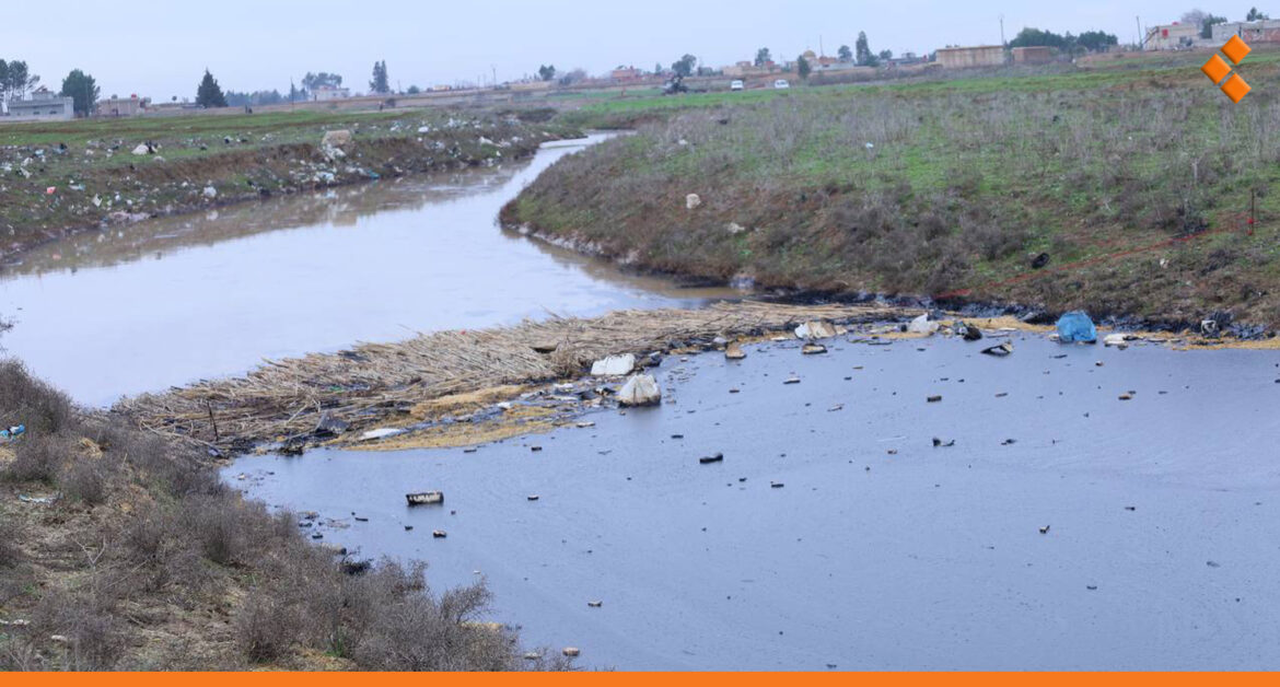 تلوث نفطي بمياه نهر الجغجغ في الحسكة