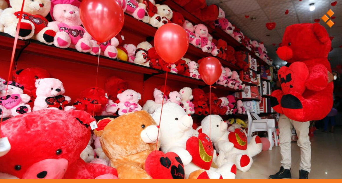 على لسان أصحاب المحلات في دمشق: إقبال كبير على شراء هدايا "عيد الحب" بهذه الأسعار