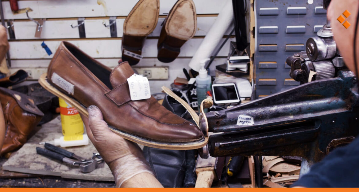 "الغلاء يُدخل الأحذية في غرف الإنعاش".. الإسكافي يعاود نشاطه بكثرة في دمشق