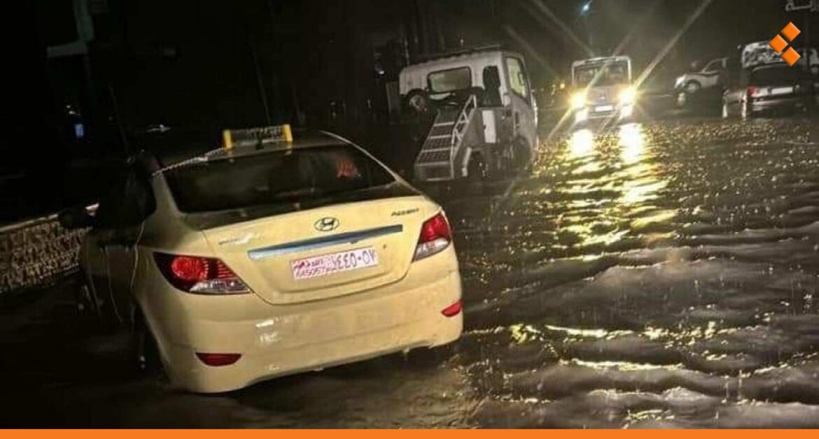 الأمطار تغرق شوارع في اللاذقية والمدارس في عطلة استثنائية