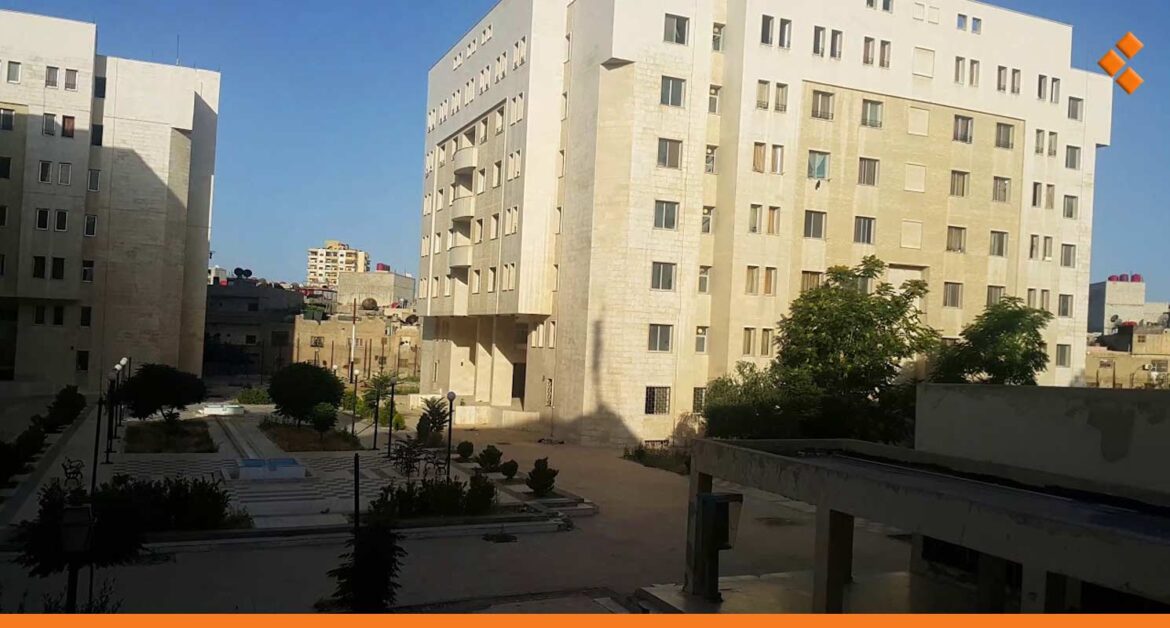 طلاب بالسكن الجامعي يشكون نقلهم بشكل مفاجئ.. مدير السكن لـ "أثر": لا يشترط إخبار الطلاب