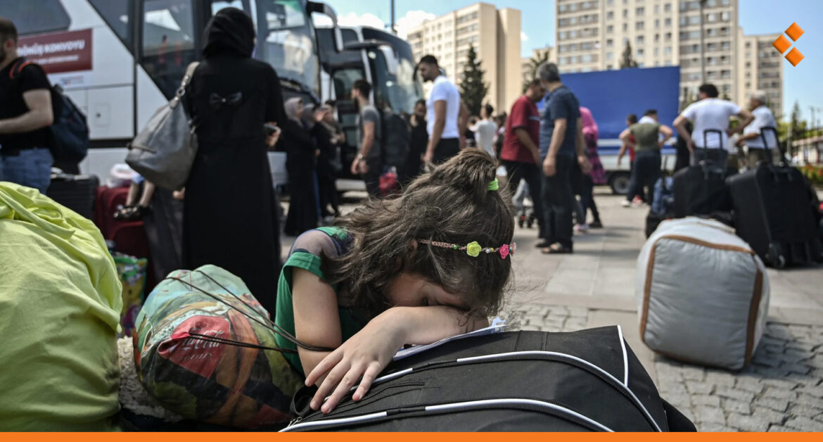 ترحيل مئات اللاجئين السوريين من تركيا إلى الشمال السوري