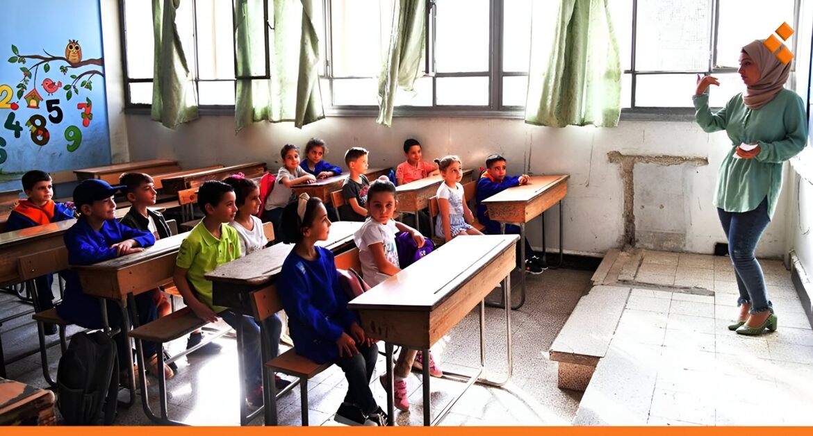 في عيد المعلم.. طلاب يشتركون لشراء هدايا لمدرسيهم