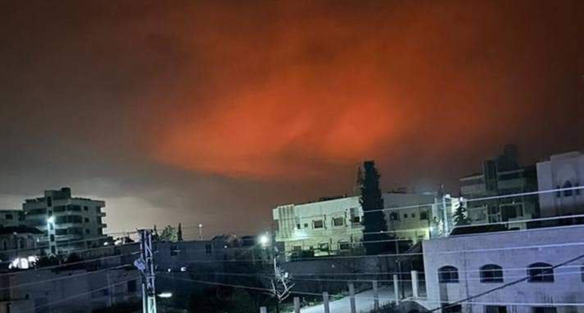 عدوان "إسرائيلي" يستهدف نقاطاً بريف دمشق ويخلّف أضراراً مادية وبشرية