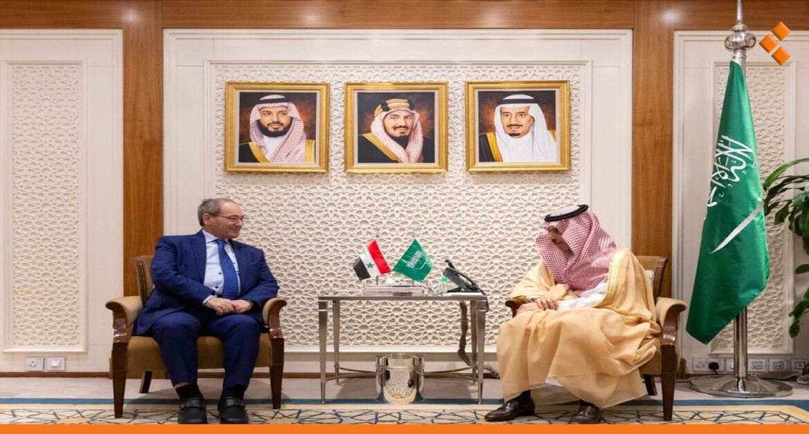 ما هي لجنة الاتصال العربية التي ناقش المقداد أعمالها مع نظيره السعودي في الرياض؟