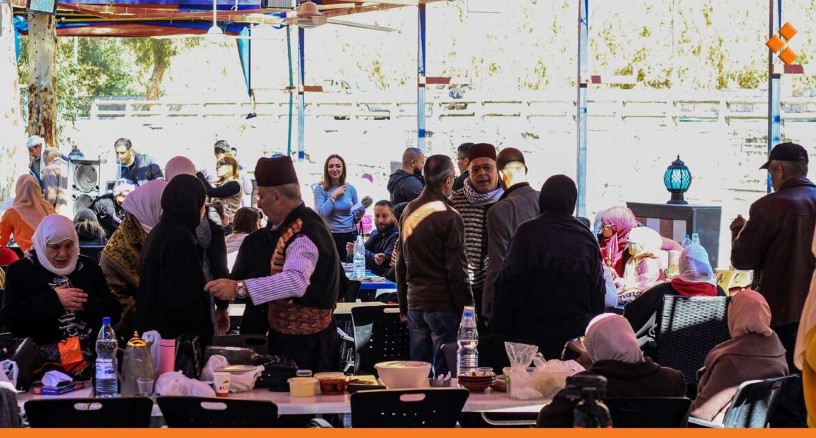 سوريون يحيون "التكريزة" وآخرون: دوبنا نقدر نأمن مصروف رمضان!