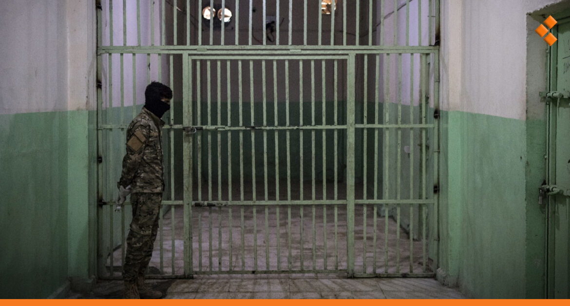 مقتل عدد من عناصر الحراسة والمعتقلين يحاولون الفرار.. توترات في سجون "قسد"