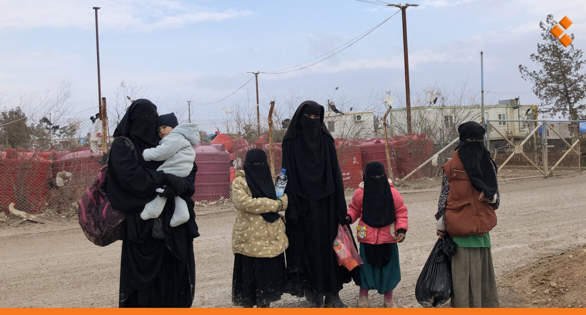 مصادر "أثر": "قسد" تستعد لاستئناف عملية ترحيل العوائل العراقية من الهول إلى العراق