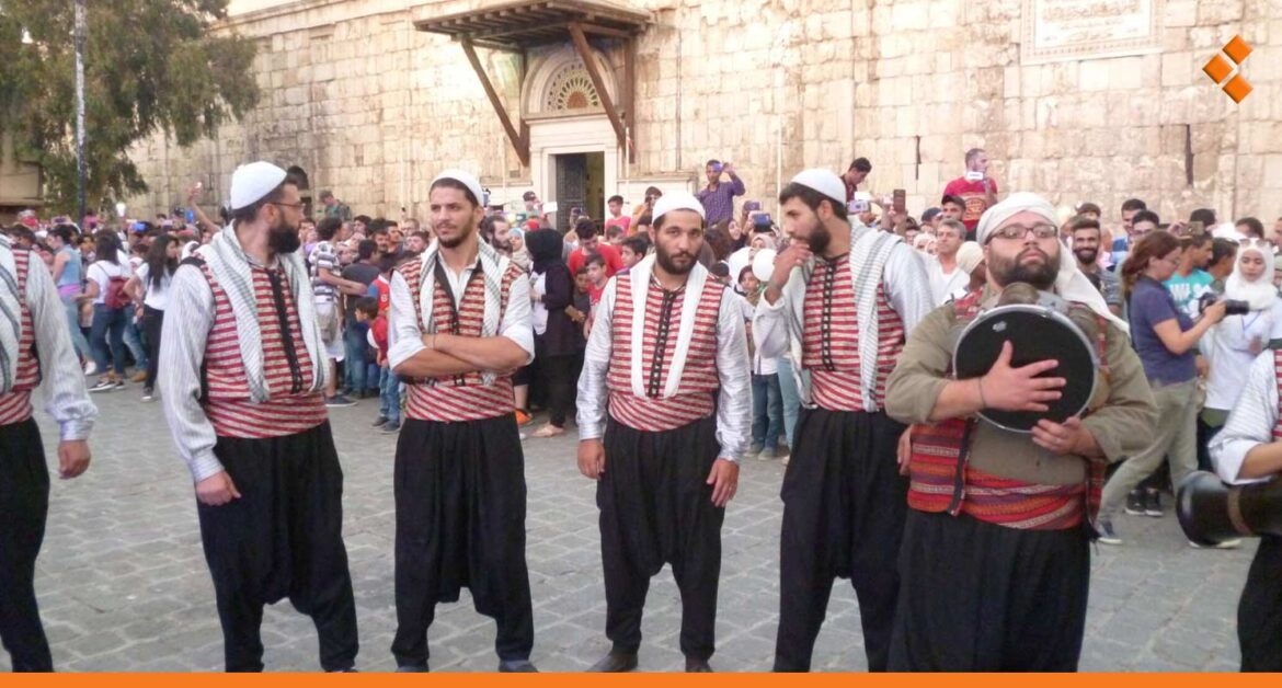 في كواليس التراث الدمشقي.. العراضة الشامية لا تفتح بيوتاً وأعضاؤها يمتهنون مهناً أخرى