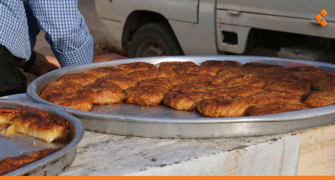 في وقفة عيد الفطر.. بسطات الحلويات والشوكولات ملاذاً لبعض السوريين