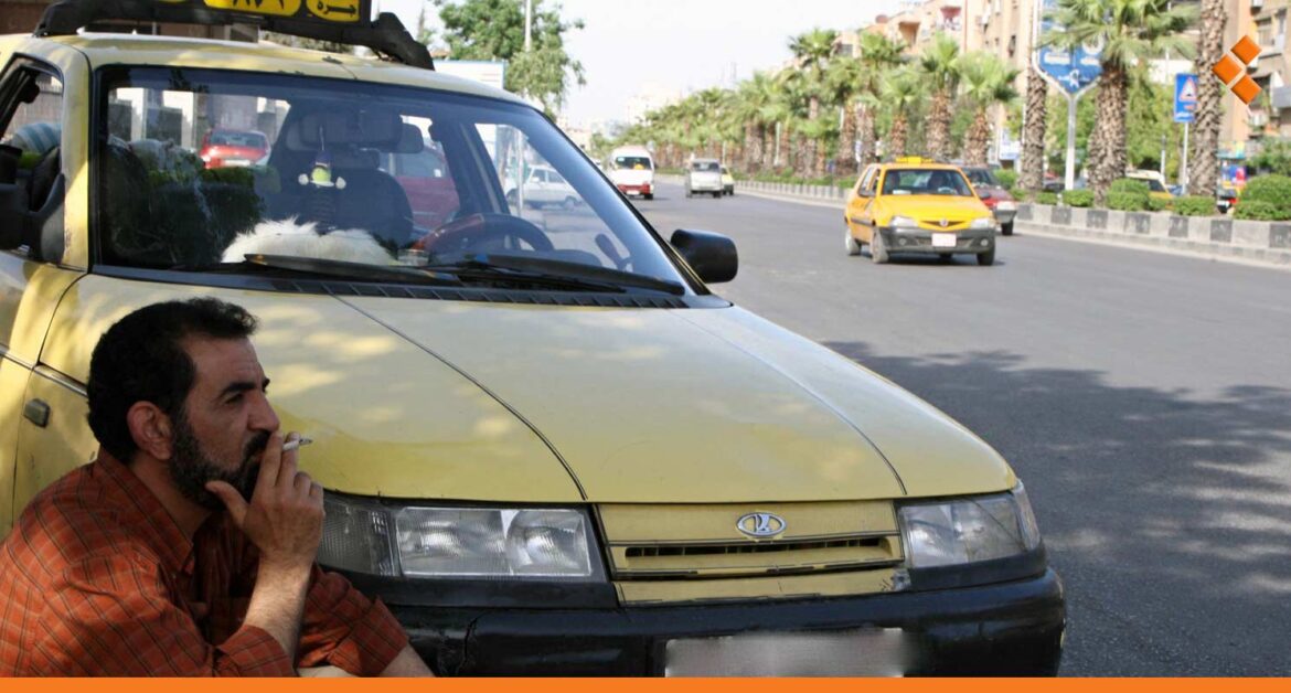 أصحاب "تكاسي" يفكرون ببيع سياراتهم أو تأجيرها بعد رفع سعر البنزين