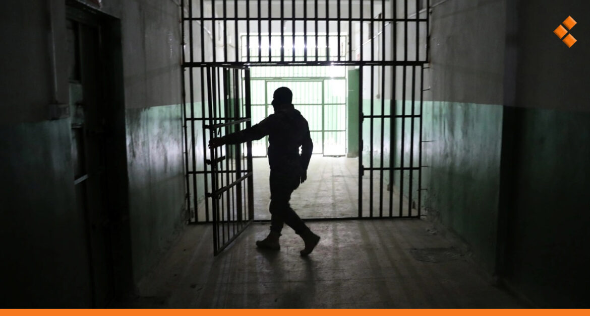 "الإدارة الذاتية" تعلّق على تقرير "العفو الدولية" الذي وثّق ممارساتها بحق المحتجزين لديها