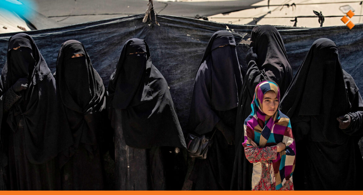 "قسد" تعتقل عدد من النساء الأجنبيات القاطنات في مخيم الهول