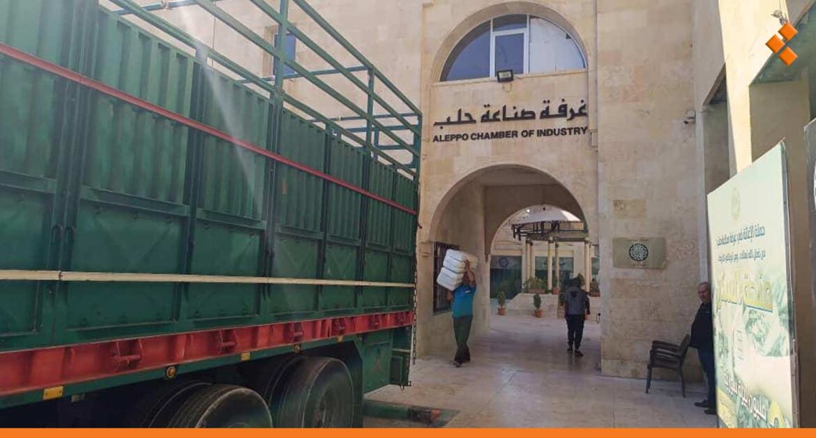"رد الوفاء".. صناعة حلب تجهّز شاحنة مساعدات للوافدين من جنوب لبنان