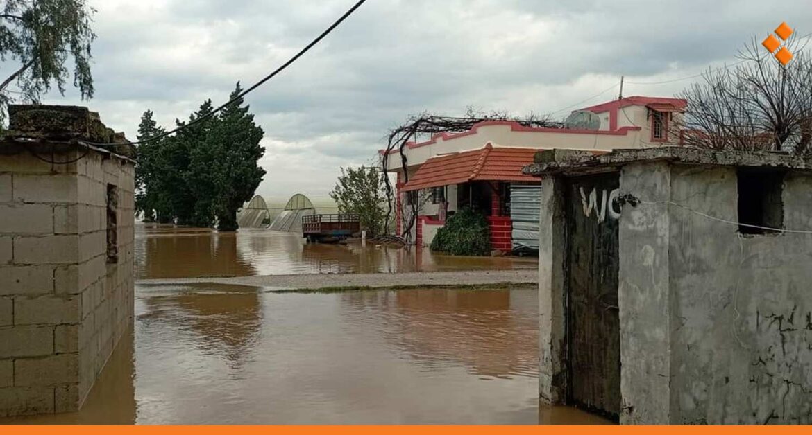 فيضانات سهل عكار.. مزارعون يطالبون بتعويض واتحادهم يرد