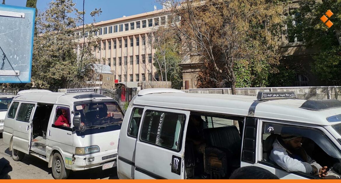 دمشق.. سائقو سرافيس "برامكة ـ كراجات" يحتجون على تغيير خطهم وإعطائه لشركة خاصة