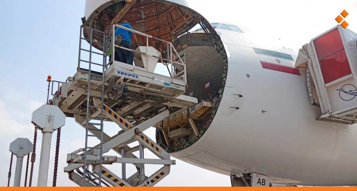 ثاني طائرة مساعدات إغاثية إيرانية للوافدين من لبنان تحط في مطار اللاذقية