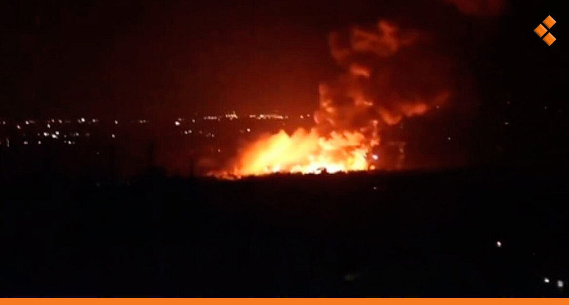 تسبب بإصابة مدنيين واندلاع حرائق.. عدوان جوي يستهدف نقاطاً في اللاذقية