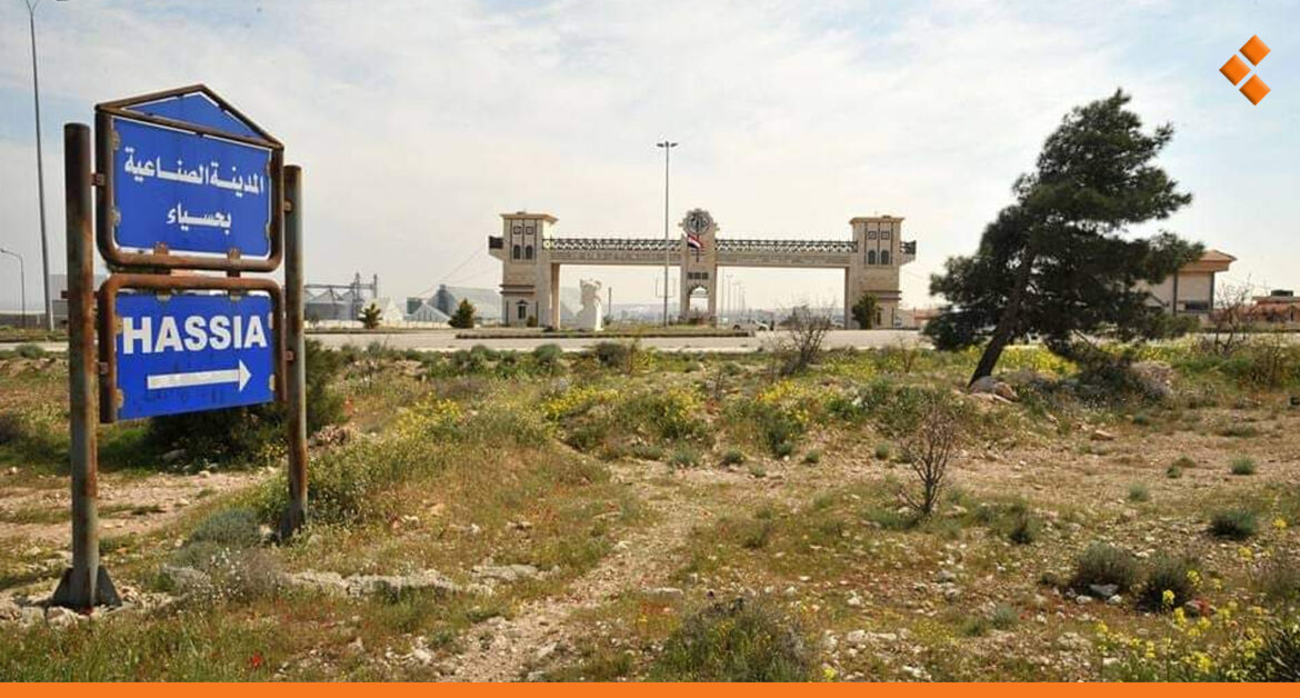 استهداف صاروخي يطال سيارات إغاثية في منطقة حسياء بريف حمص