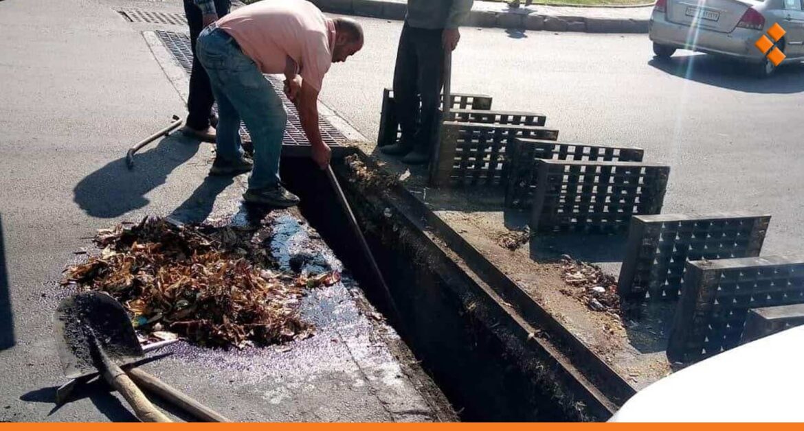 استعداداً لفصل الشتاء.. مصدر بمحافظة دمشق: إنهاء تعزيل المطريات والأنفاق