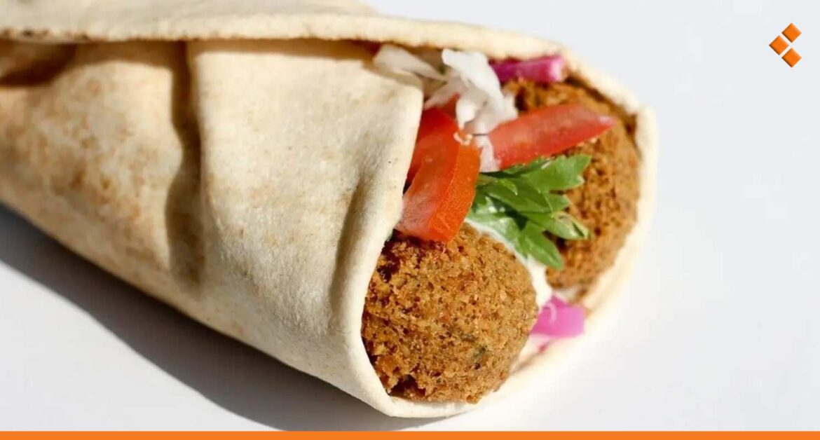 سعرها الرسمي 5000 ل.س.. شكاوى من عدم التقيد بسعر سندويشة الفلافل في دمشق