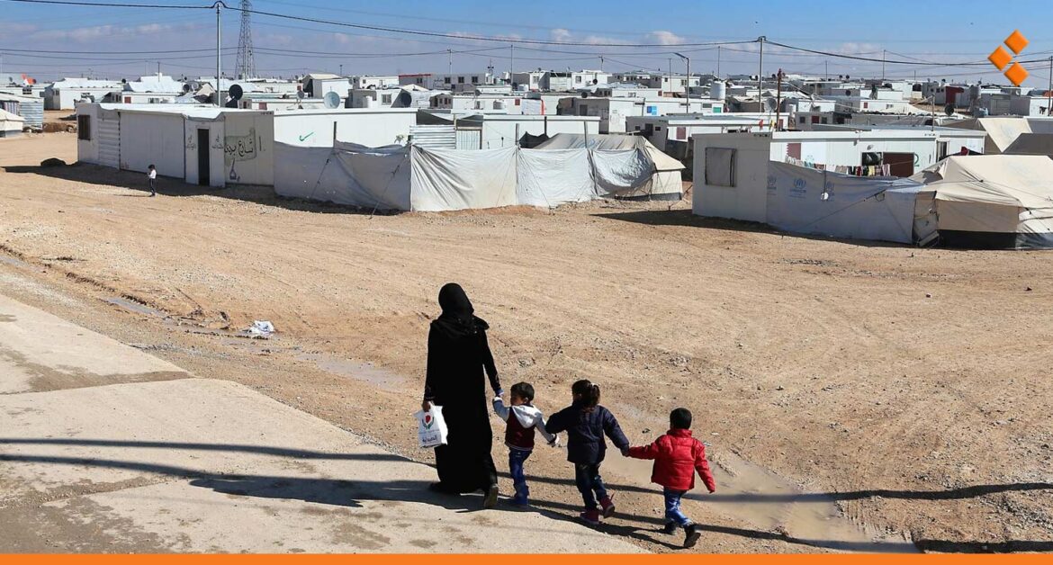 وزير الخارجية الأردني يلمح لقطع الكهرباء عن مخيمات اللاجئين السوريين إذا توقف الدعم!