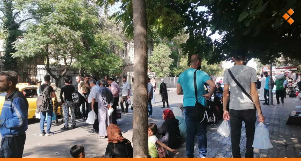 أزمة النقل مستمرة منذ أسابيع.. مصدر بمحافظة ريف دمشق: ربما نلجأ لإيقاف النقل يوم الجمعة وتوزيع مخصصاته