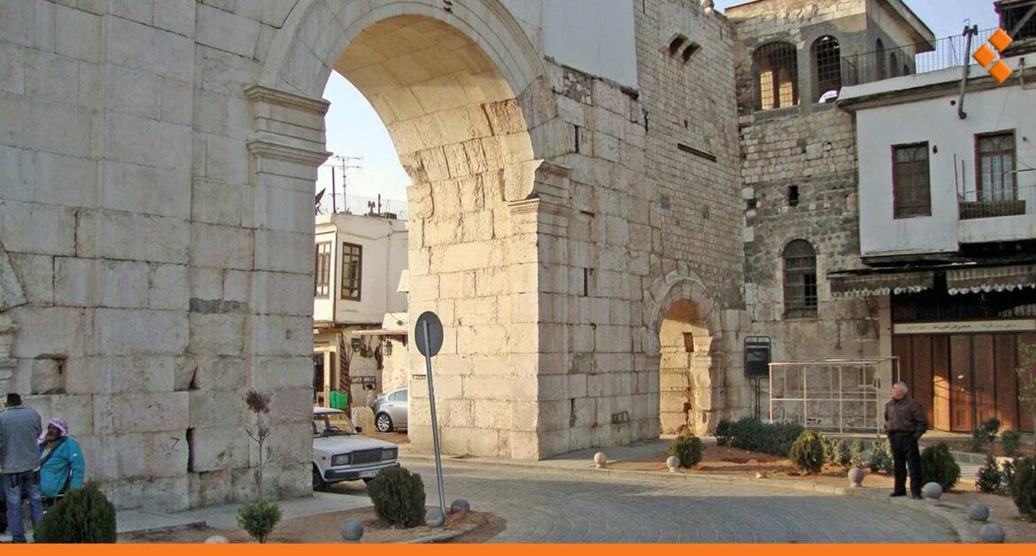 إعادة تأهيل قوس باب شرقي في دمشق قبل الأعياد
