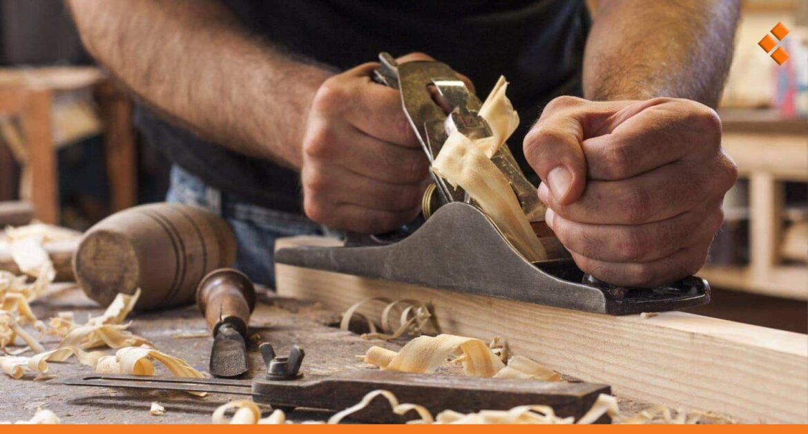 نيران الأزمة الاقتصادية تلتهم الأخشاب.. نجارون في دمشق يتخوفون من اندثار حرفتهم