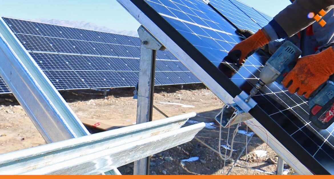 الحرب اللبنانية ترخي بظلالها على ألواح الطاقة الشمسية في سوريا