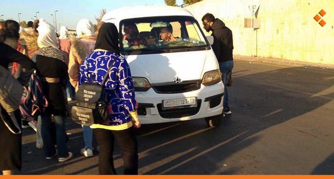 مع استمرار معضلة المواصلات.. الفانات تسعف السرافيس في دمشق بأجور مرتفعة