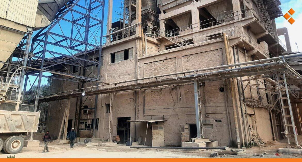 عقب تسجيل إصابات بين عامليه.. أسمنت حماة يحل مشكلة الانبعاثات الصادرة عنه "جزئياً"