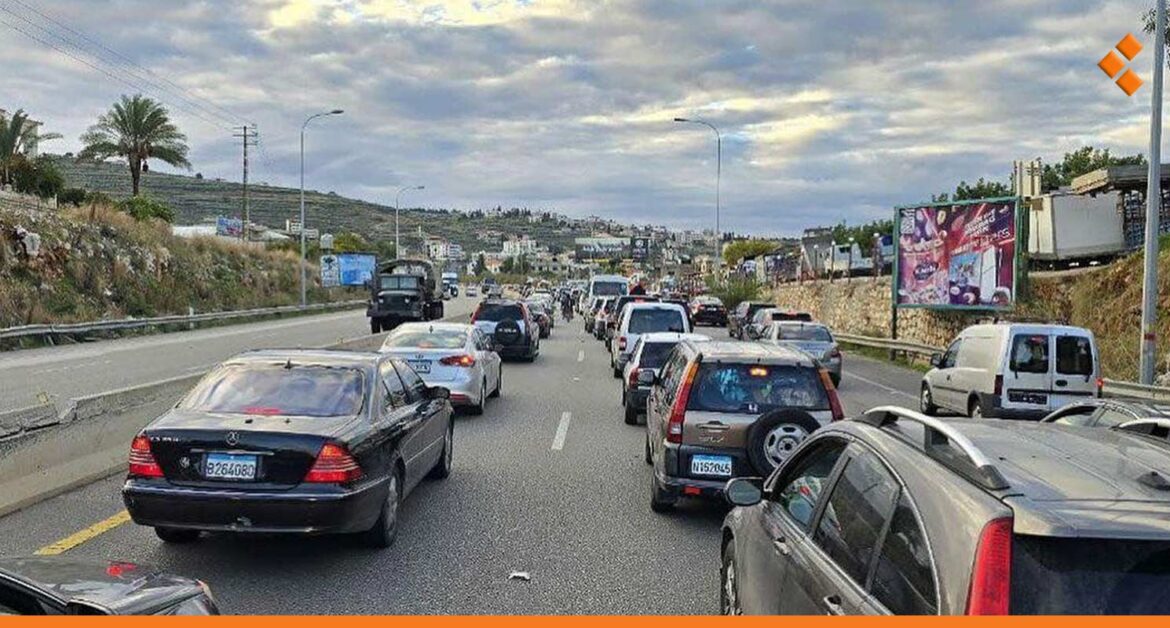 اللبنانيون يعودون إلى بلداتهم.. البدء بتأهيل الطريق بين معبر يابوس والحدود اللبنانية