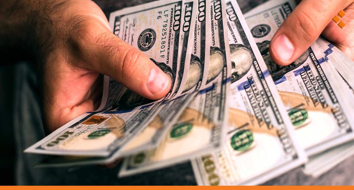 المركزي يخفض سعر الصرف في أول نشرة له بعد سقوط النظام