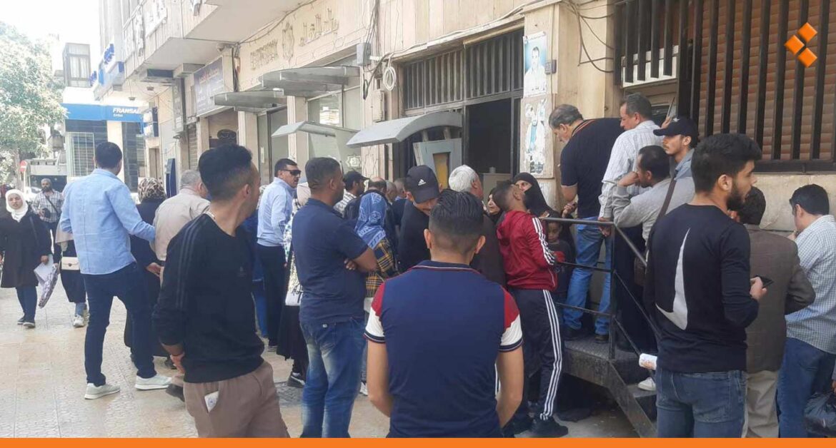 تلافياً للازدحام أمام الصرافات.. التجاري السوري يوعز بتسهيل عملية السحب من داخل فروعه