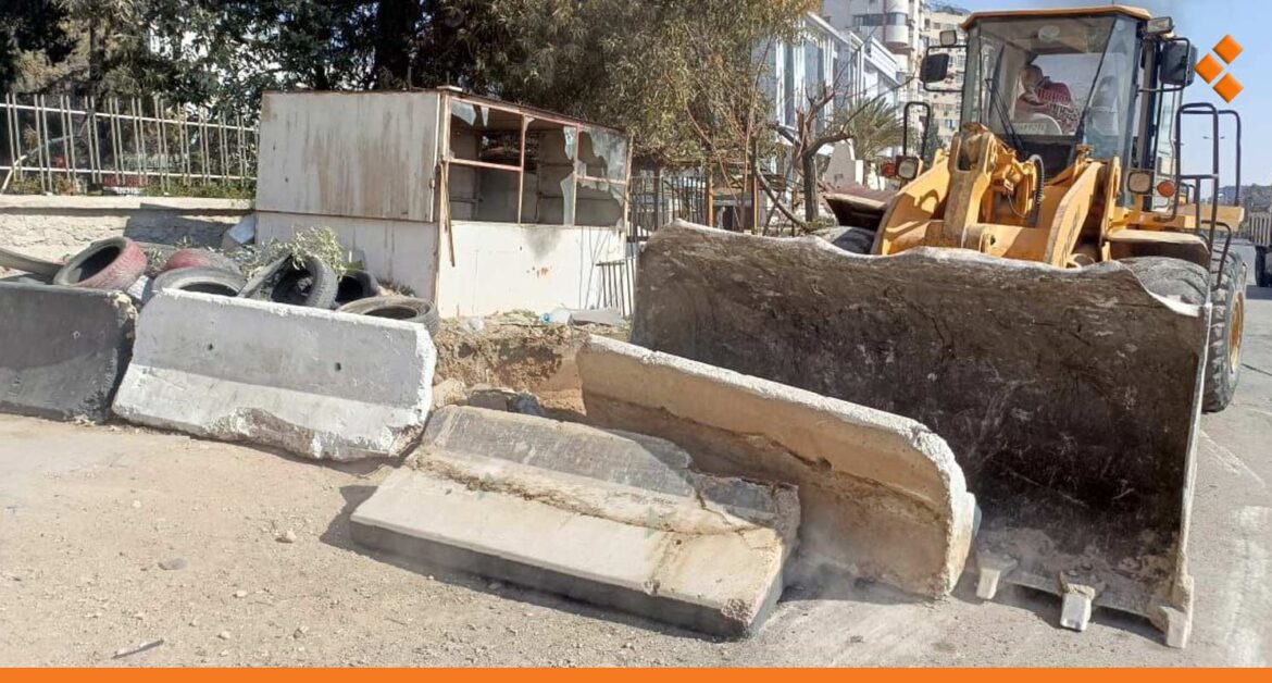 إزالة الحواجز والكتل الإسمنتية من شوارع دمشق