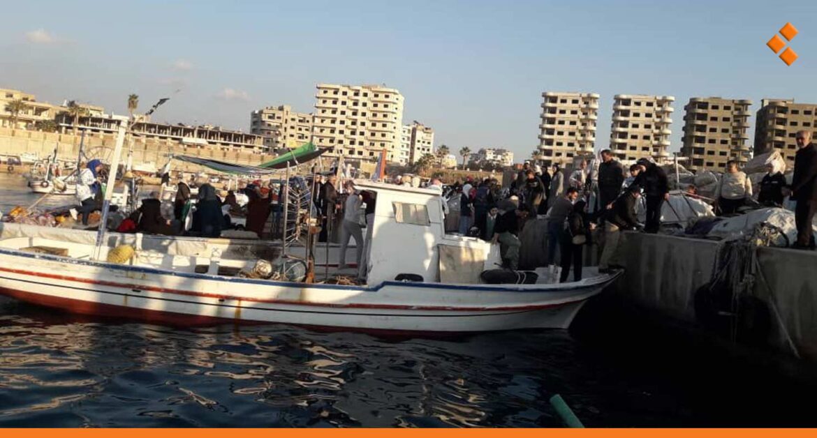 بـ 5000 ل.س فقط.. مراكب صيد جبلة تنظم رحلات بحرية بعد أن كانت ممنوعة