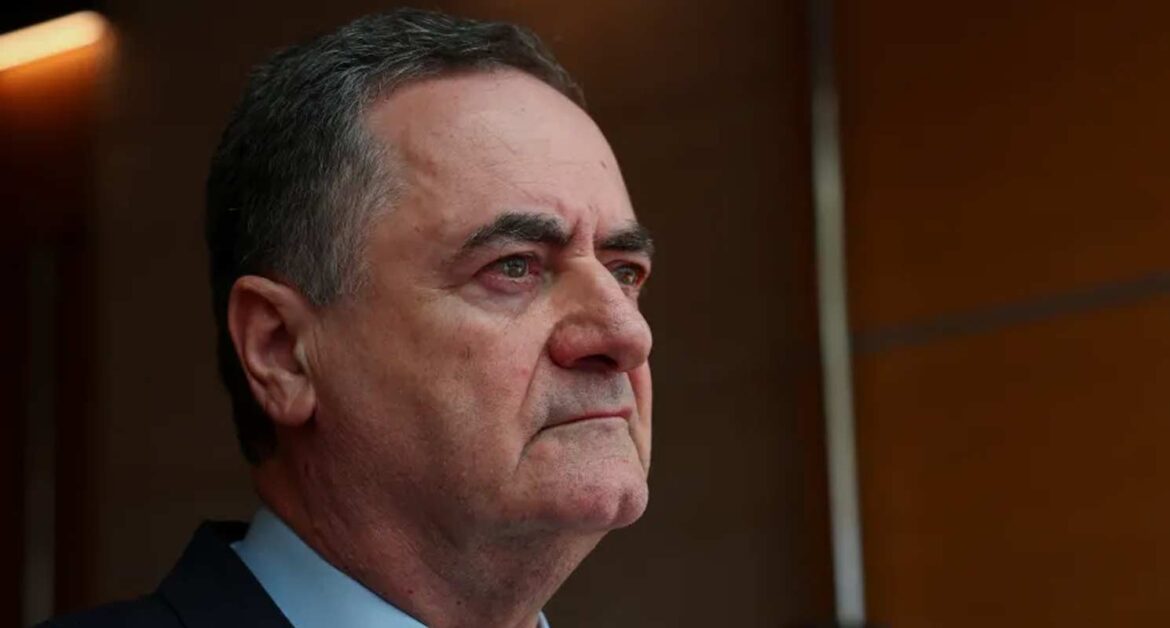 "وزير الدفاع الإسرائيلي" يعلق على الغارات التي استهدفت الجنوب سوريا