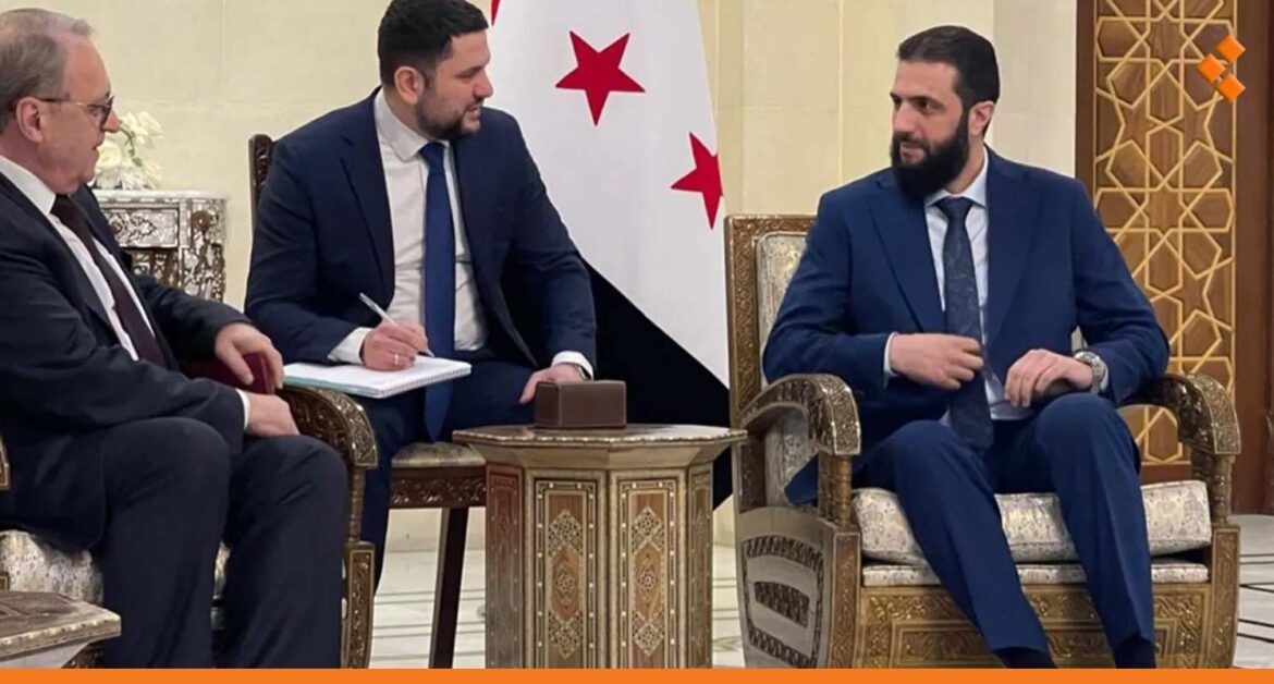 "رويترز" تكشف تفاصيل اللقاء الذي جمع بين الشرع ومبعوث بوتين في دمشق