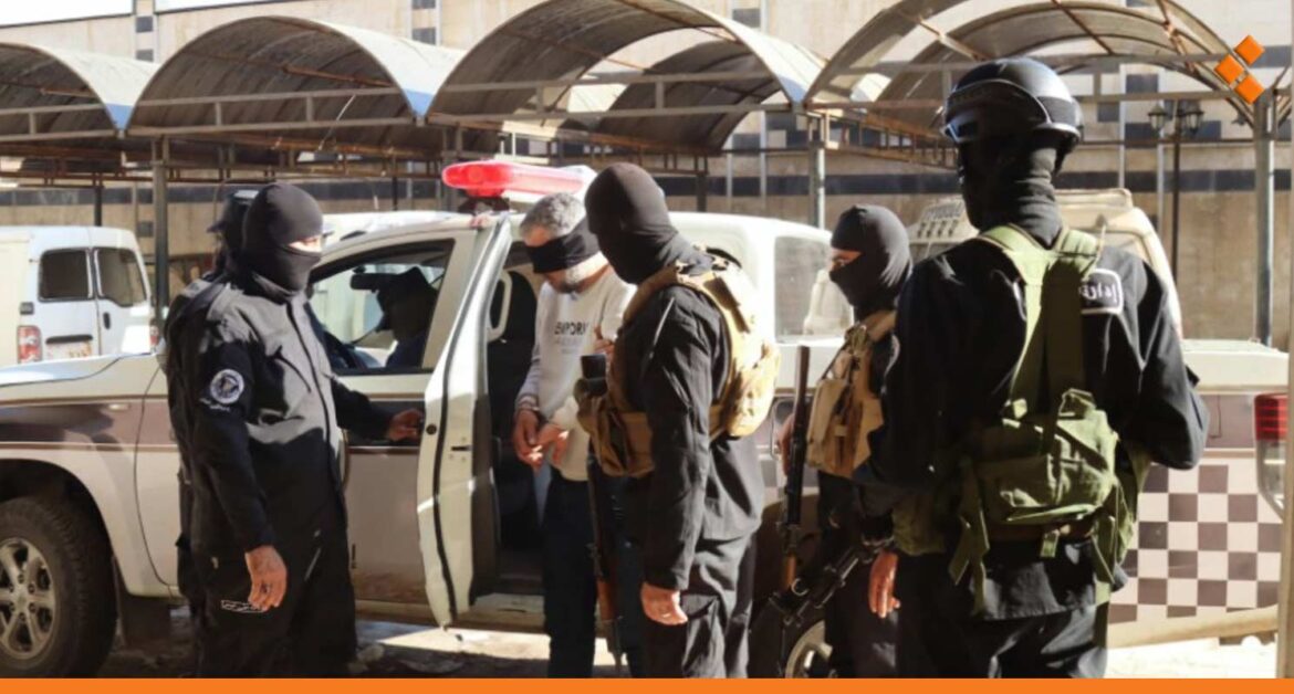 تم القبض على 4 منهم.. هروب 6 نزلاء من سجن السلمية في حماة