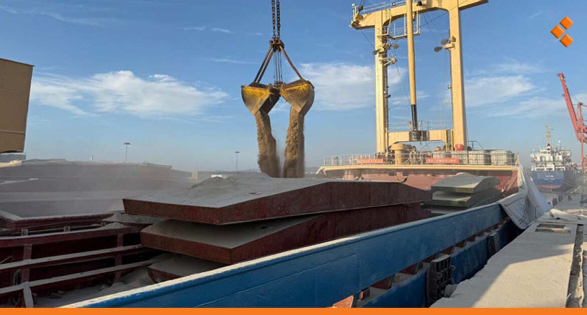 تصدير أول باخرة محمّلة بـ 10 آلاف طن من الفوسفات السوري عبر مرفأ طرطوس
