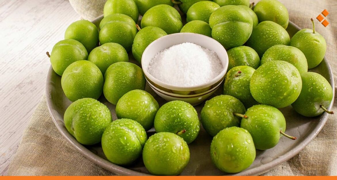 "الجارنك" بـ 50 ألف.. غلاء الفواكه الموسمية يضعف الإقبال عليها