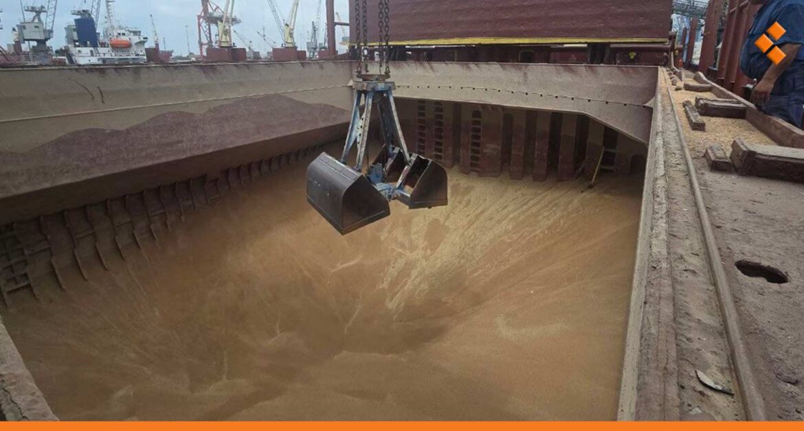 بعد تفريغ الباخرة.. نقل شحنات قمح إلى ريف دمشق