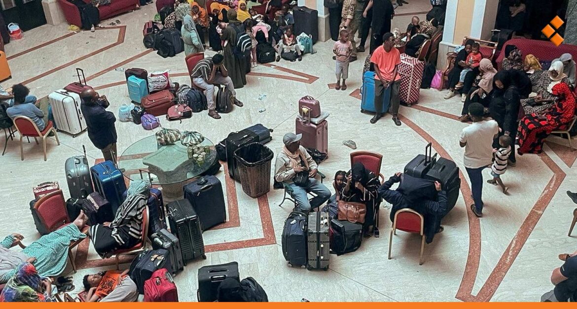 وسط ظروف صعبة يعيشونها.. سوريون عالقون في السودان يناشدون لإجلائهم