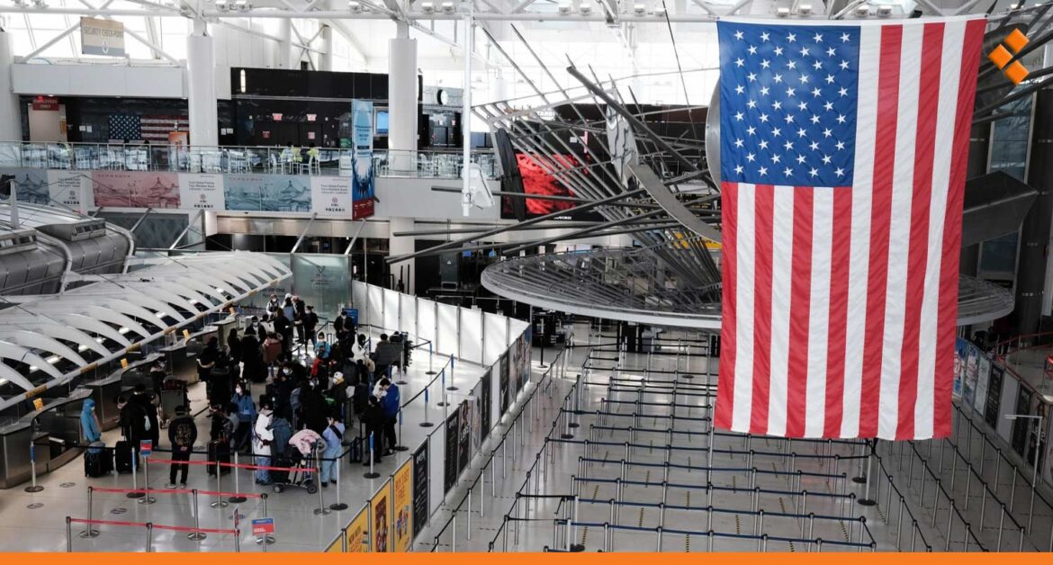 استثنى السوريين.. ترامب يحظر مواطني 12 دولة من السفر إلى أمريكا