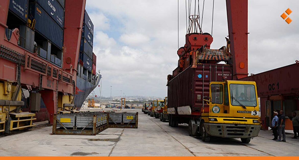 الأولى من نوعها.. باخرة حاويات كبيرة تصل مرفأ طرطوس