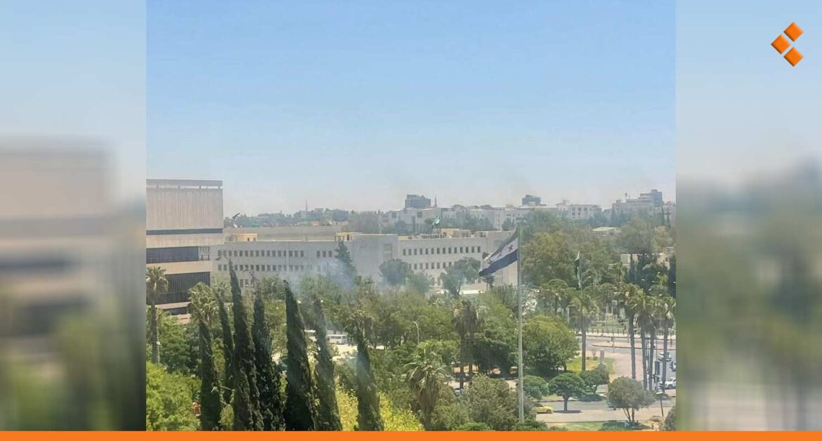 رداً على ما يجري في السويداء.. إسرائيل تستهدف مبنى الأركان في دمشق