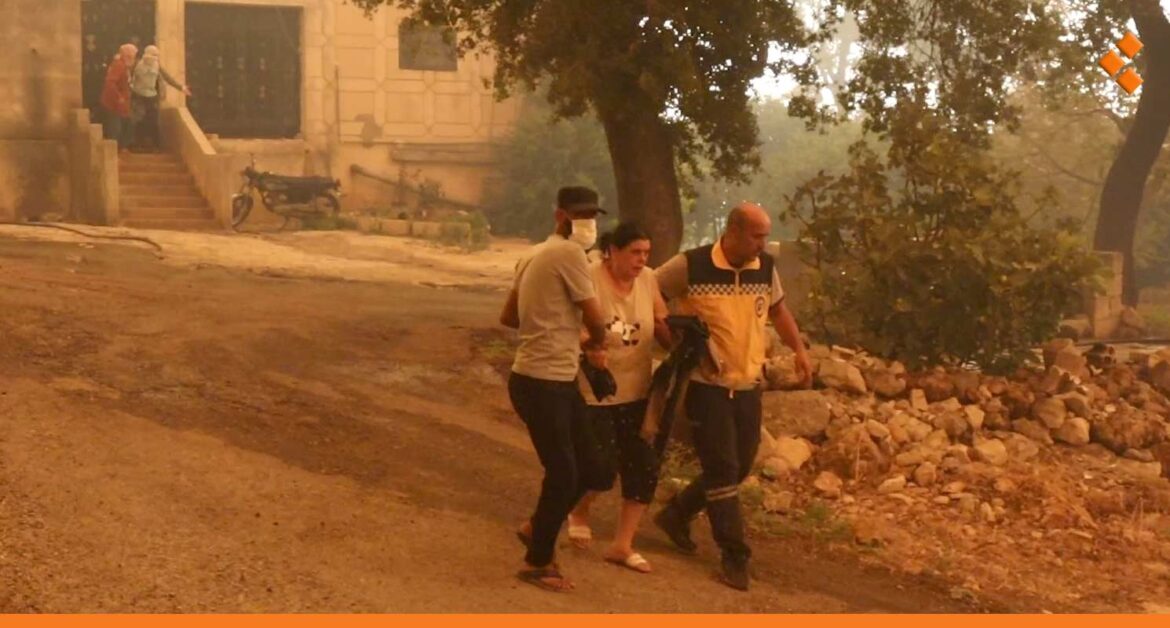 إخلاء مدنيين بسبب الحرائق في ريف حماة واستمرار الإخماد بريف اللاذقية